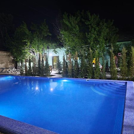 בוקורו May Weather Resort מראה חיצוני תמונה