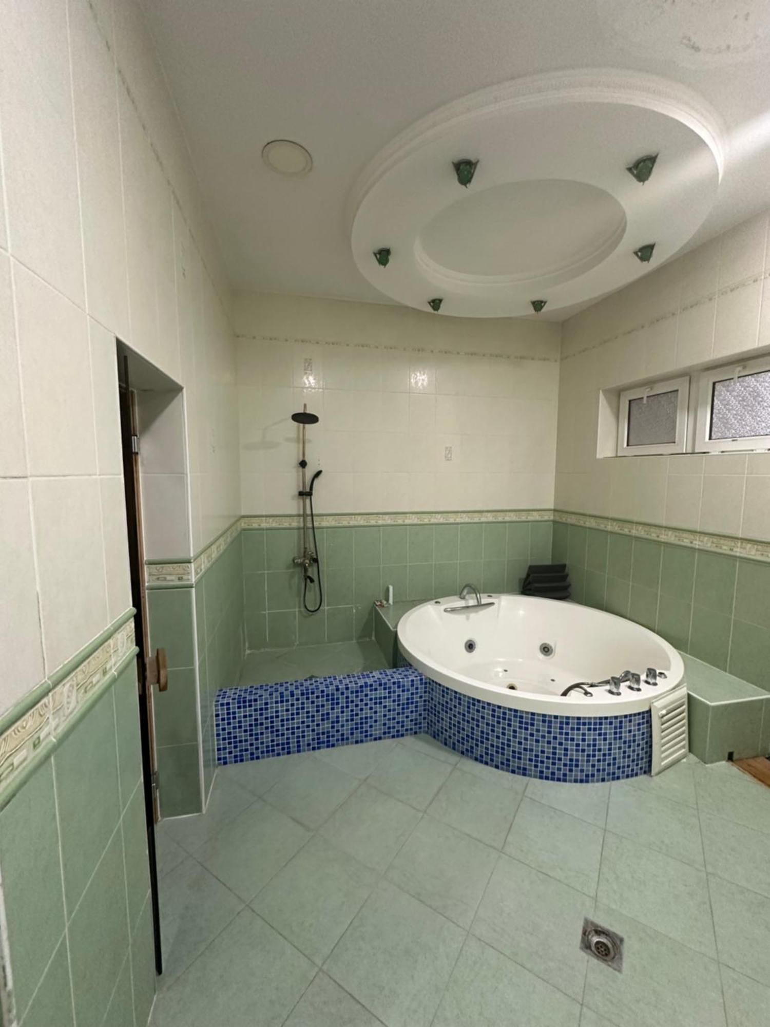 בוקורו May Weather Resort מראה חיצוני תמונה